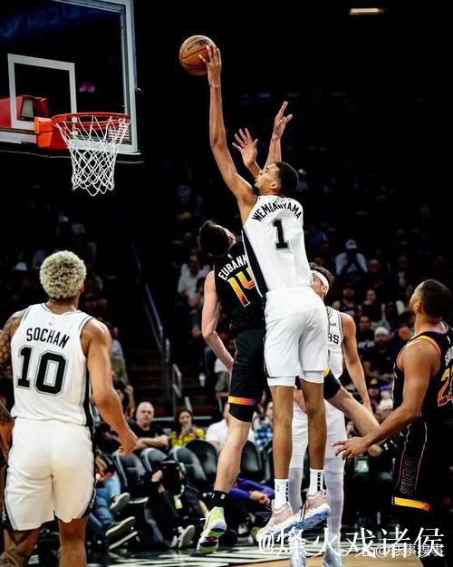 文班30+10帽马刺大胜 杜兰特43分太阳不敌活塞 文班30+10帽马刺大胜 杜兰特43分太阳不敌活塞